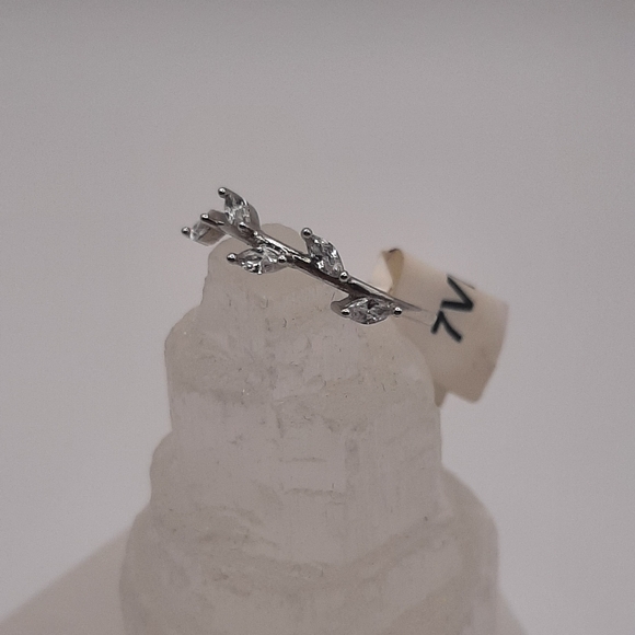 R813 Sterling Silver Vine Ring - Charmed Aroma - Picture 2 of 7